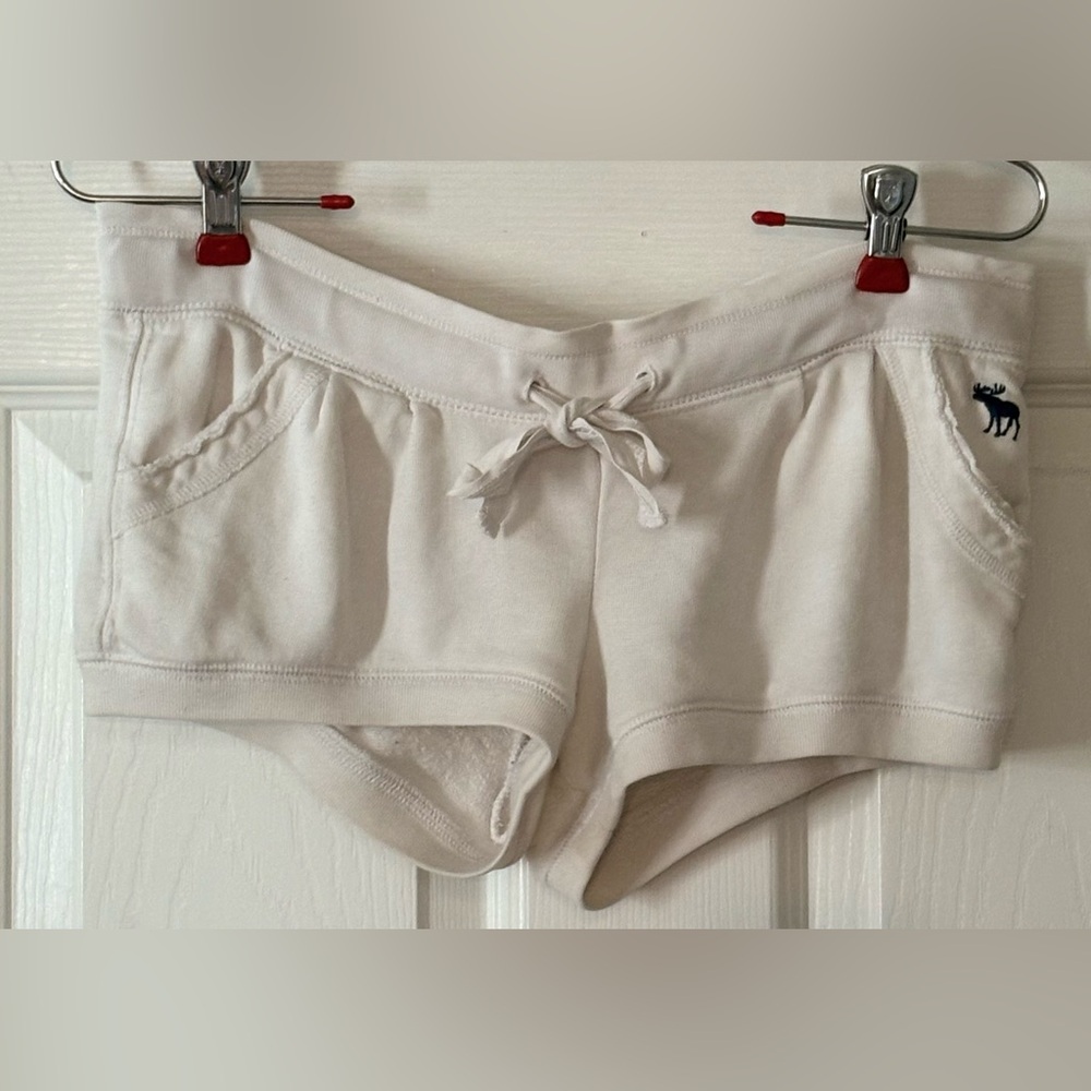 Rare Abercrombie Women’s White/Blue Logo Boy Shorts size Medium